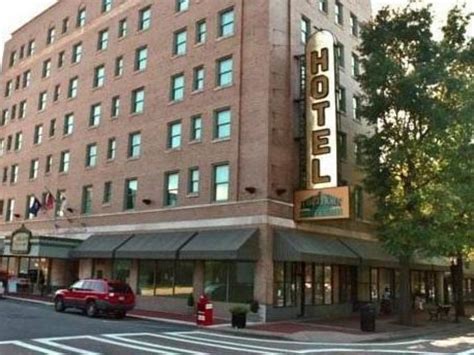 hotels in dinwiddie with parking